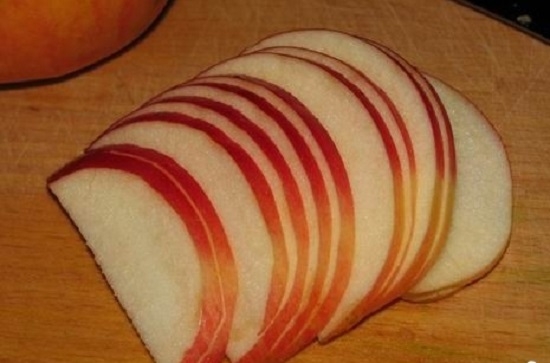 Яблоки в слоеном тесте, запеченные в духовке: подборка лучших рецептов