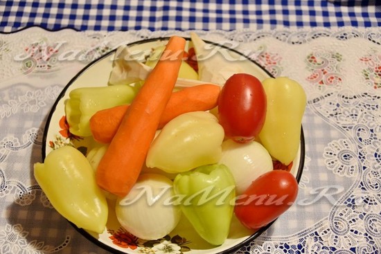 Болгарский перец, фаршированный с овощами и рисом